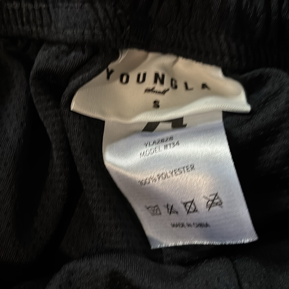 Boys workout shorts - Picture 2 of 3